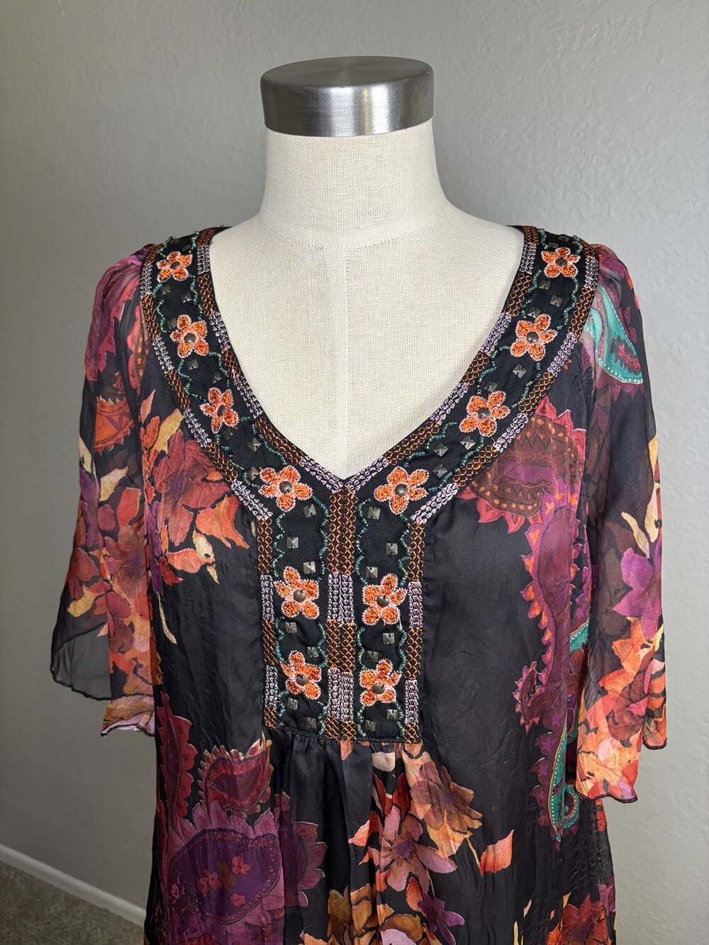 Leisureland Floral Paisley Print Embellished V-Neck Dress
#floraldress #dress #l - Picture 2 of 7